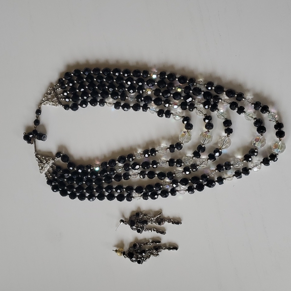 Necklace and E-WON earrings set